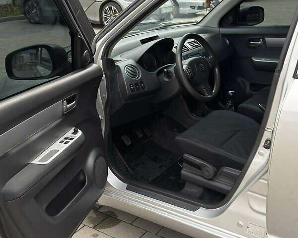 Сузуки Свифт 2007 в Львове на Automoto.ua Серый Сузуки Свифт, объемом двигателя 1.3 л и пробегом 214 тыс. км за 4250 $, фото 6 на Automoto.ua