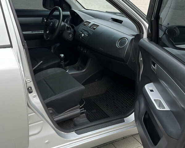 Сузуки Свифт 2007 в Львове на Automoto.ua Серый Сузуки Свифт, объемом двигателя 1.3 л и пробегом 214 тыс. км за 4250 $, фото 10 на Automoto.ua