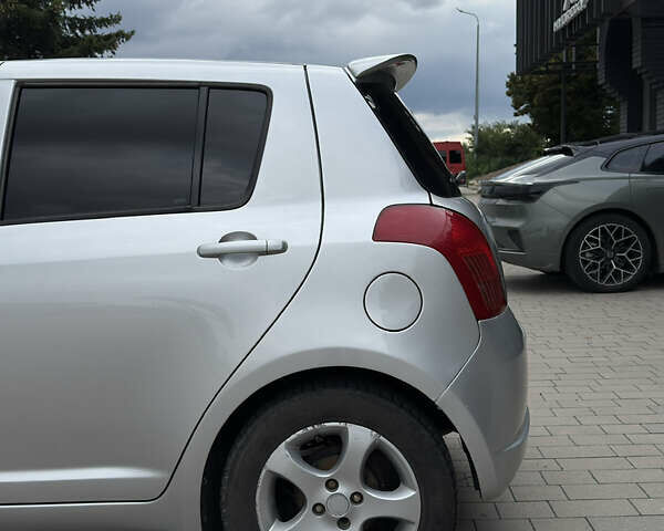 Сузуки Свифт 2007 в Львове на Automoto.ua Серый Сузуки Свифт, объемом двигателя 1.3 л и пробегом 214 тыс. км за 4250 $, фото 17 на Automoto.ua