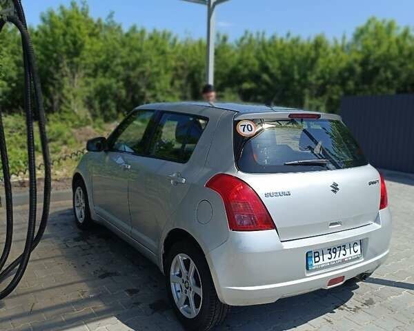 Серый Сузуки Свифт, объемом двигателя 1.33 л и пробегом 176 тыс. км за 5500 $, фото 3 на Automoto.ua