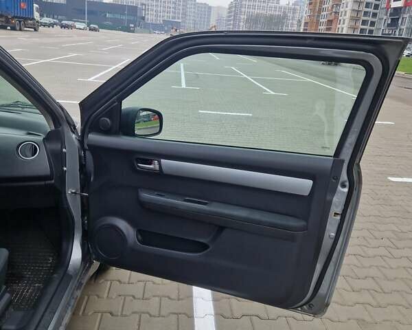 Серый Сузуки Свифт, объемом двигателя 1.33 л и пробегом 190 тыс. км за 4200 $, фото 11 на Automoto.ua