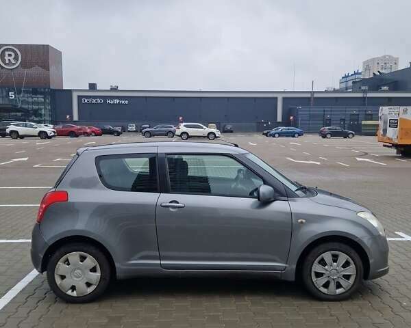 Серый Сузуки Свифт, объемом двигателя 1.33 л и пробегом 190 тыс. км за 4200 $, фото 3 на Automoto.ua