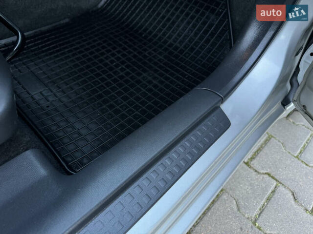 Серый Сузуки Свифт, объемом двигателя 1.49 л и пробегом 96 тыс. км за 6700 $, фото 57 на Automoto.ua