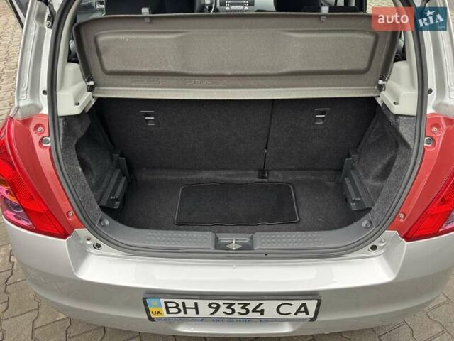 Сірий Сузукі Свифт, об'ємом двигуна 1.49 л та пробігом 24 тис. км за 8500 $, фото 22 на Automoto.ua
