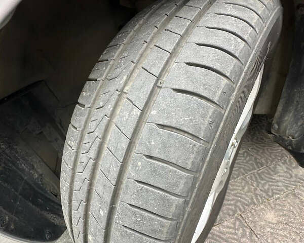 Сірий Сузукі Свифт, об'ємом двигуна 1.49 л та пробігом 141 тис. км за 6800 $, фото 14 на Automoto.ua