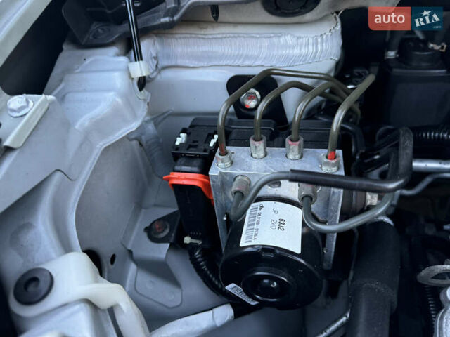 Серый Сузуки Свифт, объемом двигателя 1.49 л и пробегом 96 тыс. км за 6700 $, фото 74 на Automoto.ua