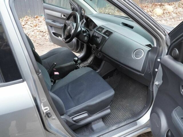 Серый Сузуки Свифт, объемом двигателя 1.3 л и пробегом 154 тыс. км за 4750 $, фото 19 на Automoto.ua