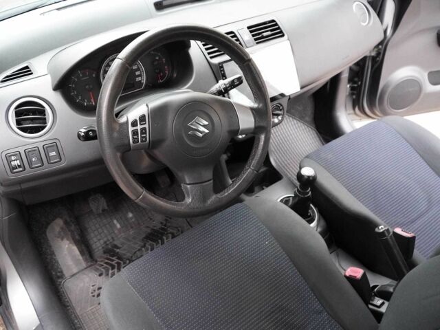 Серый Сузуки Свифт, объемом двигателя 1.3 л и пробегом 154 тыс. км за 4750 $, фото 21 на Automoto.ua