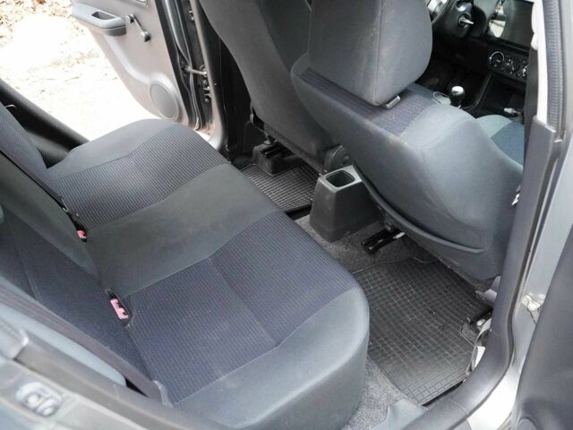 Серый Сузуки Свифт, объемом двигателя 1.3 л и пробегом 154 тыс. км за 4750 $, фото 16 на Automoto.ua