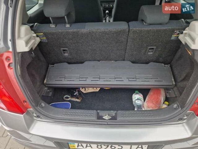 Серый Сузуки Свифт, объемом двигателя 1.33 л и пробегом 190 тыс. км за 4200 $, фото 23 на Automoto.ua