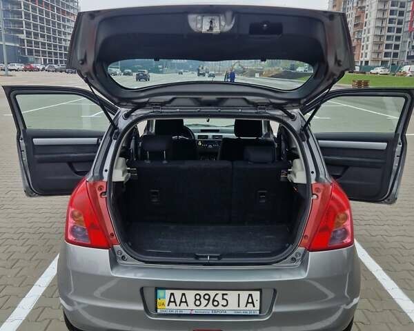 Серый Сузуки Свифт, объемом двигателя 1.33 л и пробегом 190 тыс. км за 4200 $, фото 22 на Automoto.ua