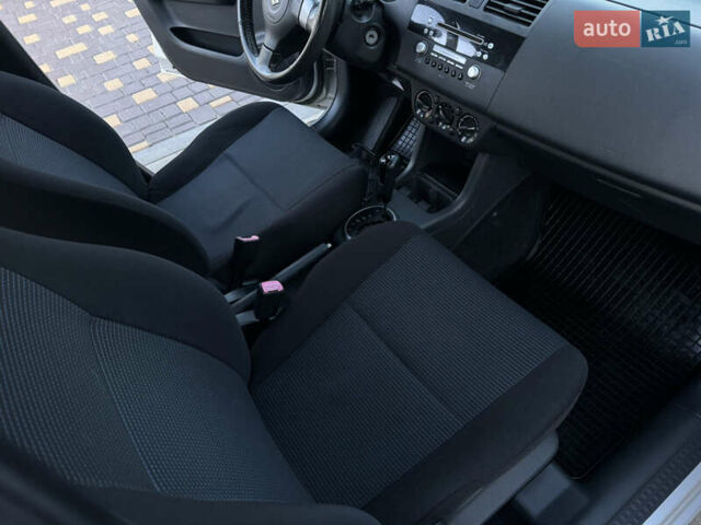 Серый Сузуки Свифт, объемом двигателя 1.49 л и пробегом 96 тыс. км за 6700 $, фото 60 на Automoto.ua