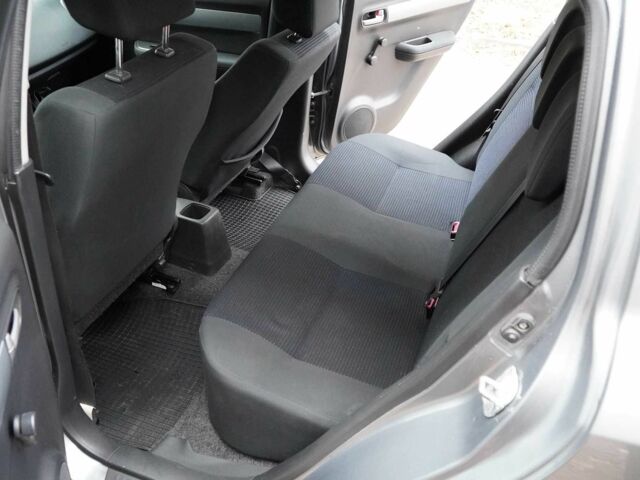 Серый Сузуки Свифт, объемом двигателя 1.3 л и пробегом 154 тыс. км за 4750 $, фото 15 на Automoto.ua