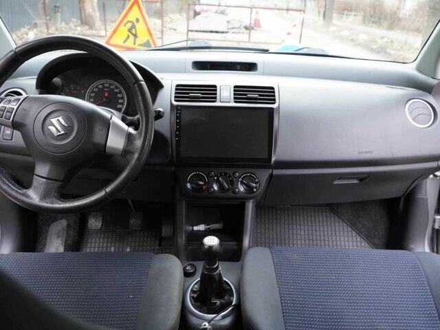 Серый Сузуки Свифт, объемом двигателя 1.3 л и пробегом 154 тыс. км за 4750 $, фото 20 на Automoto.ua