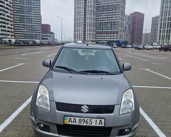Серый Сузуки Свифт, объемом двигателя 1.33 л и пробегом 190 тыс. км за 4200 $, фото 1 на Automoto.ua