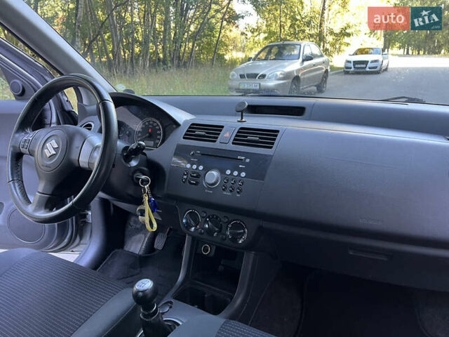 Серый Сузуки Свифт, объемом двигателя 1.3 л и пробегом 179 тыс. км за 5100 $, фото 27 на Automoto.ua