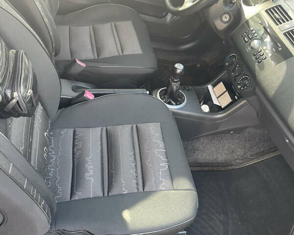 Сірий Сузукі Свифт, об'ємом двигуна 1.33 л та пробігом 260 тис. км за 3000 $, фото 7 на Automoto.ua