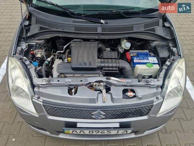 Серый Сузуки Свифт, объемом двигателя 1.33 л и пробегом 190 тыс. км за 4200 $, фото 25 на Automoto.ua