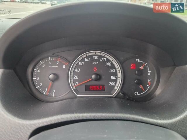 Серый Сузуки Свифт, объемом двигателя 1.33 л и пробегом 190 тыс. км за 4200 $, фото 14 на Automoto.ua