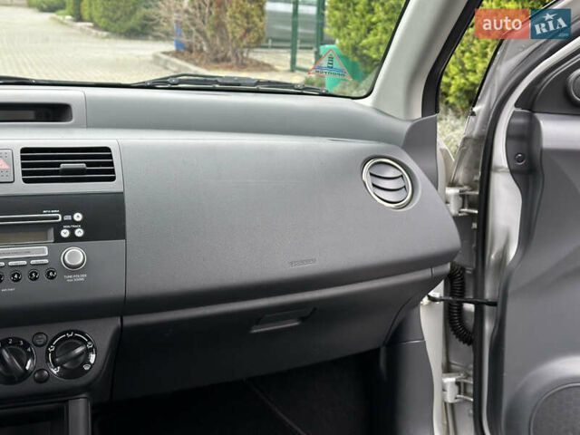 Серый Сузуки Свифт, объемом двигателя 1.49 л и пробегом 24 тыс. км за 9300 $, фото 31 на Automoto.ua