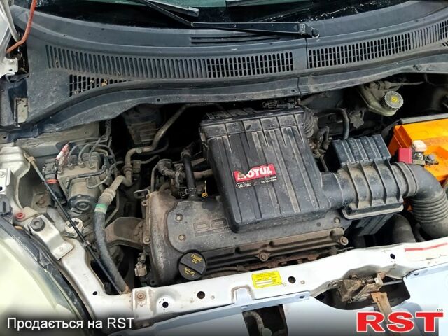 Серый Сузуки Свифт, объемом двигателя 1.3 л и пробегом 27000 тыс. км за 3000 $, фото 11 на Automoto.ua