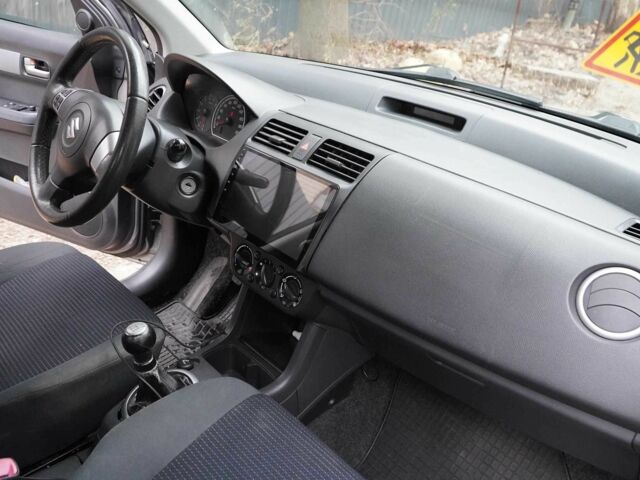 Серый Сузуки Свифт, объемом двигателя 1.3 л и пробегом 154 тыс. км за 4750 $, фото 22 на Automoto.ua