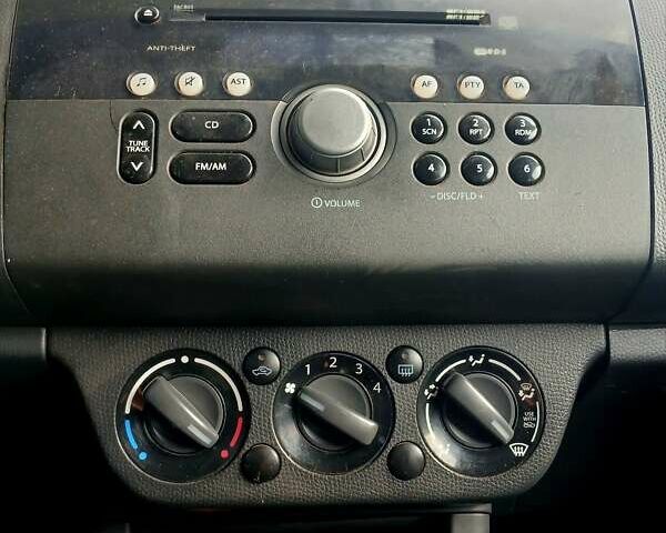 Сірий Сузукі Свифт, об'ємом двигуна 1.25 л та пробігом 150 тис. км за 3800 $, фото 5 на Automoto.ua