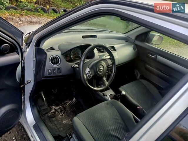 Сірий Сузукі Свифт, об'ємом двигуна 1.25 л та пробігом 150 тис. км за 3800 $, фото 2 на Automoto.ua