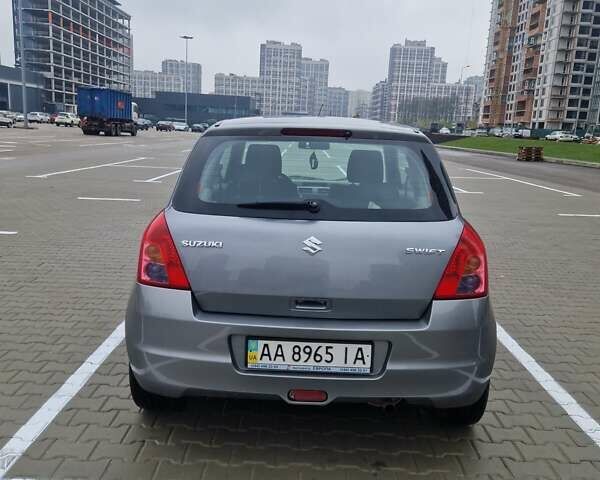 Серый Сузуки Свифт, объемом двигателя 1.33 л и пробегом 190 тыс. км за 4200 $, фото 5 на Automoto.ua