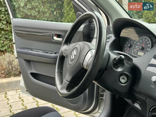 Серый Сузуки Свифт, объемом двигателя 1.49 л и пробегом 24 тыс. км за 9300 $, фото 37 на Automoto.ua