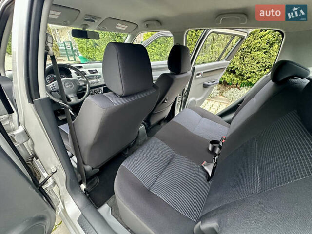 Серый Сузуки Свифт, объемом двигателя 1.49 л и пробегом 24 тыс. км за 9300 $, фото 27 на Automoto.ua