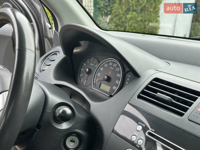 Серый Сузуки Свифт, объемом двигателя 1.49 л и пробегом 24 тыс. км за 9300 $, фото 41 на Automoto.ua