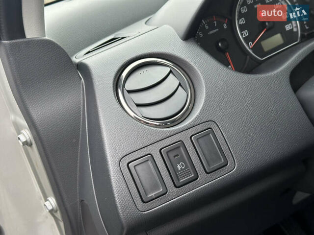 Серый Сузуки Свифт, объемом двигателя 1.49 л и пробегом 24 тыс. км за 9300 $, фото 44 на Automoto.ua