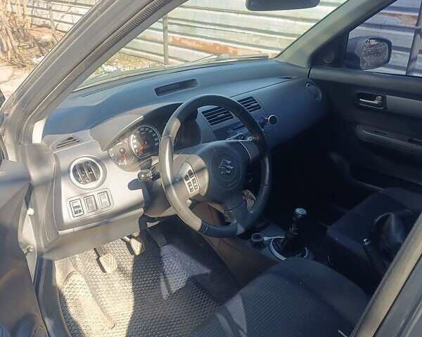 Сірий Сузукі Свифт, об'ємом двигуна 1.3 л та пробігом 181 тис. км за 4500 $, фото 1 на Automoto.ua