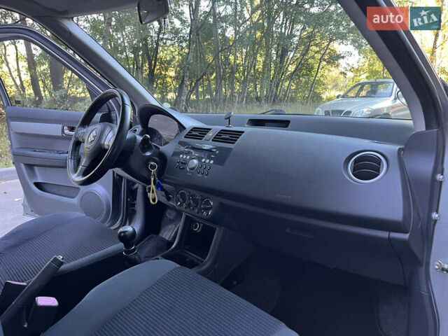 Сірий Сузукі Свифт, об'ємом двигуна 1.3 л та пробігом 189 тис. км за 4900 $, фото 26 на Automoto.ua