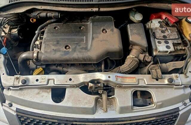 Сірий Сузукі Свифт, об'ємом двигуна 1.25 л та пробігом 150 тис. км за 3800 $, фото 7 на Automoto.ua