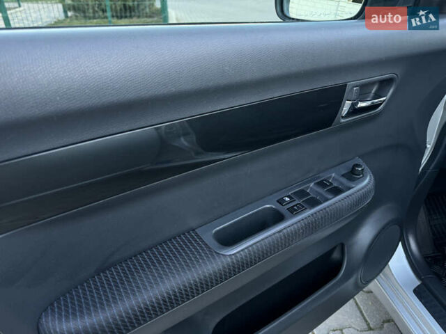 Серый Сузуки Свифт, объемом двигателя 1.49 л и пробегом 96 тыс. км за 6700 $, фото 43 на Automoto.ua