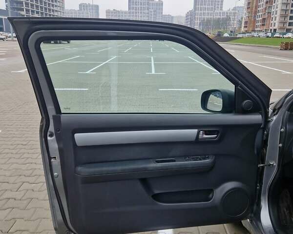 Серый Сузуки Свифт, объемом двигателя 1.33 л и пробегом 190 тыс. км за 4200 $, фото 8 на Automoto.ua