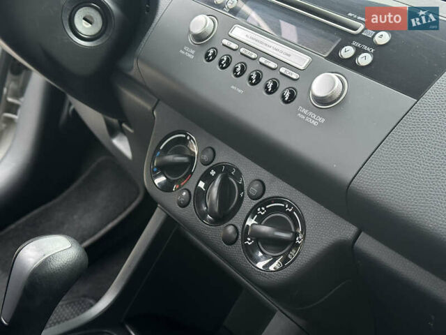 Серый Сузуки Свифт, объемом двигателя 1.49 л и пробегом 24 тыс. км за 9300 $, фото 39 на Automoto.ua