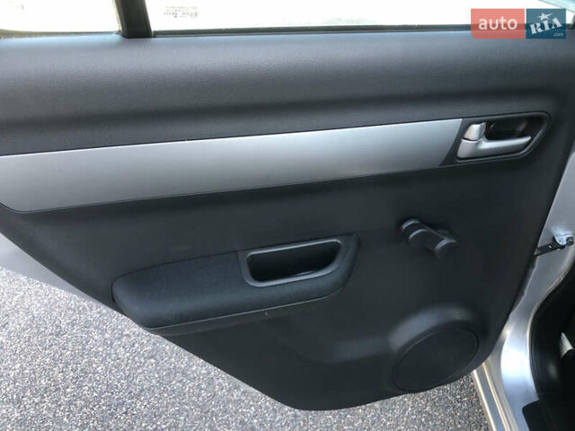 Серый Сузуки Свифт, объемом двигателя 1.5 л и пробегом 195 тыс. км за 7350 $, фото 9 на Automoto.ua