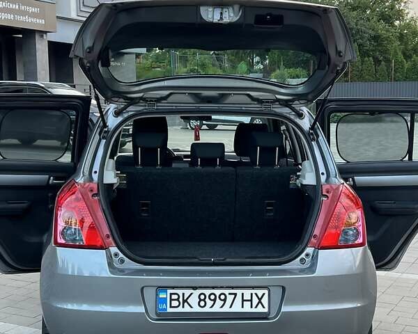 Сірий Сузукі Свифт, об'ємом двигуна 1.49 л та пробігом 143 тис. км за 8031 $, фото 15 на Automoto.ua