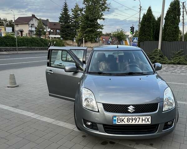 Сірий Сузукі Свифт, об'ємом двигуна 1.49 л та пробігом 143 тис. км за 8031 $, фото 10 на Automoto.ua
