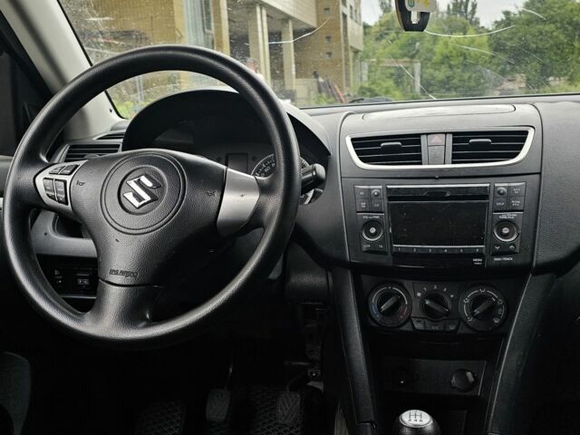 Серый Сузуки Свифт, объемом двигателя 1.2 л и пробегом 135 тыс. км за 2999 $, фото 14 на Automoto.ua