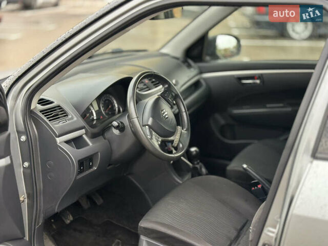 Серый Сузуки Свифт, объемом двигателя 1.25 л и пробегом 178 тыс. км за 4800 $, фото 9 на Automoto.ua