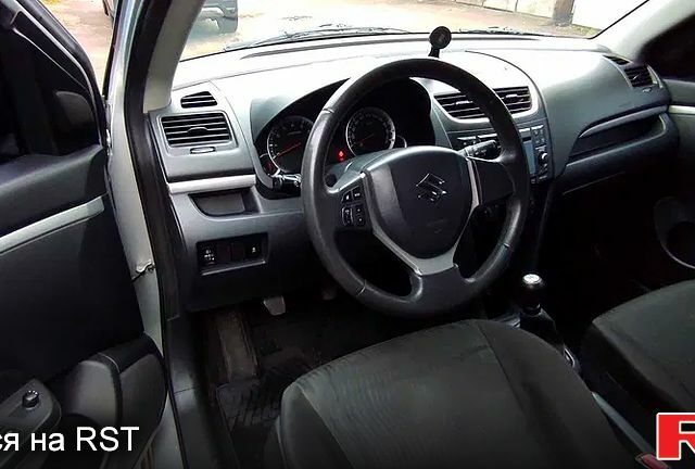 Серый Сузуки Свифт, объемом двигателя 1.2 л и пробегом 166 тыс. км за 5900 $, фото 2 на Automoto.ua