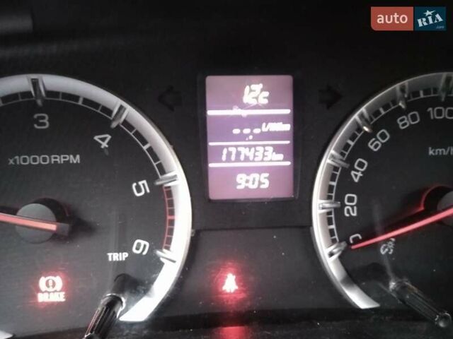 Серый Сузуки Свифт, объемом двигателя 1.2 л и пробегом 177 тыс. км за 4200 $, фото 2 на Automoto.ua