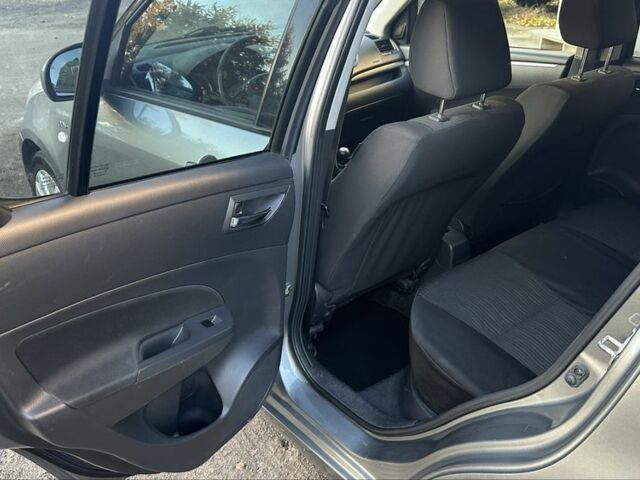 Сірий Сузукі Свифт, об'ємом двигуна 1.2 л та пробігом 178 тис. км за 4700 $, фото 4 на Automoto.ua