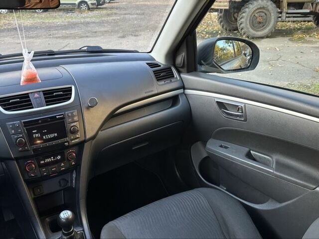 Сірий Сузукі Свифт, об'ємом двигуна 1.2 л та пробігом 178 тис. км за 4700 $, фото 7 на Automoto.ua