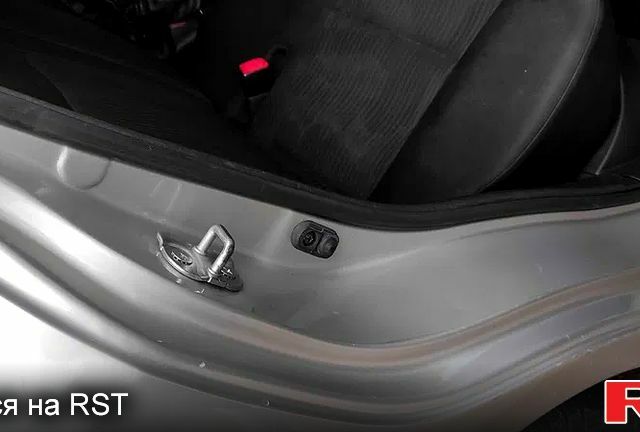 Серый Сузуки Свифт, объемом двигателя 1.2 л и пробегом 166 тыс. км за 5900 $, фото 4 на Automoto.ua