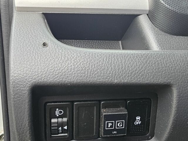 Серый Сузуки Свифт, объемом двигателя 1.2 л и пробегом 135 тыс. км за 2999 $, фото 9 на Automoto.ua